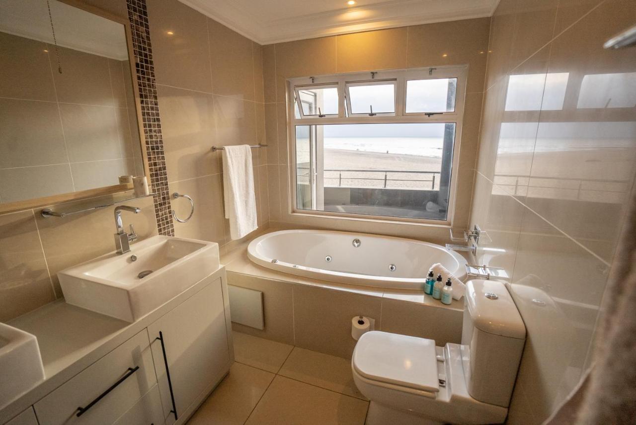Deja Blue Beachfront Villa, Newly Renovated Langstrand Buitenkant foto